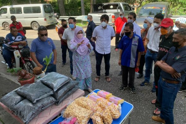 4 DEC 2021 : PELANCARAN PROGRAM PEMERKASAAN KOMUNITI DI PUSAT PERNIAGAAN TEMPATAN, TAMAN BUKIT SUBANG.